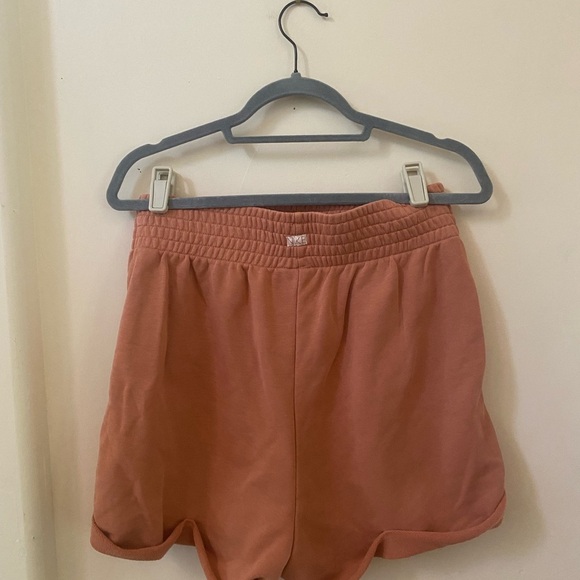 NIKE RAW HEM HIGH WAISTED CASUAL PEACH TERRA BLUSH COLOR FEMME SHORTS - Picture 7 of 12
